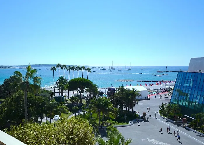 Cannes - Croisette - Palais des Festivals